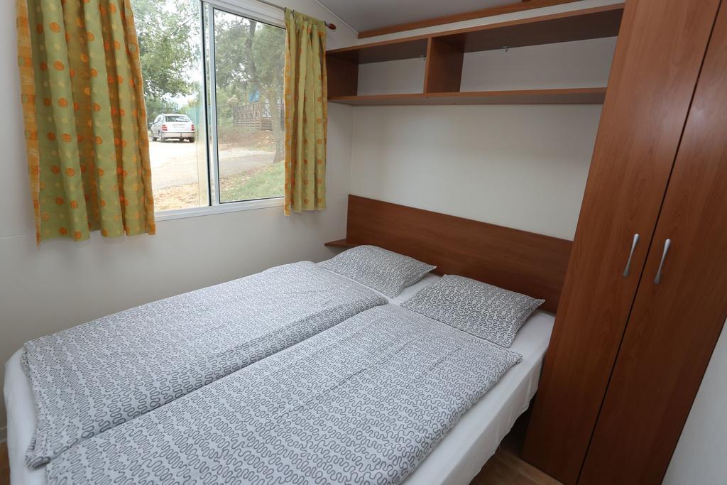 Mobile Homes Comfort Capri Bijela Uvala Mugeba Phòng bức ảnh